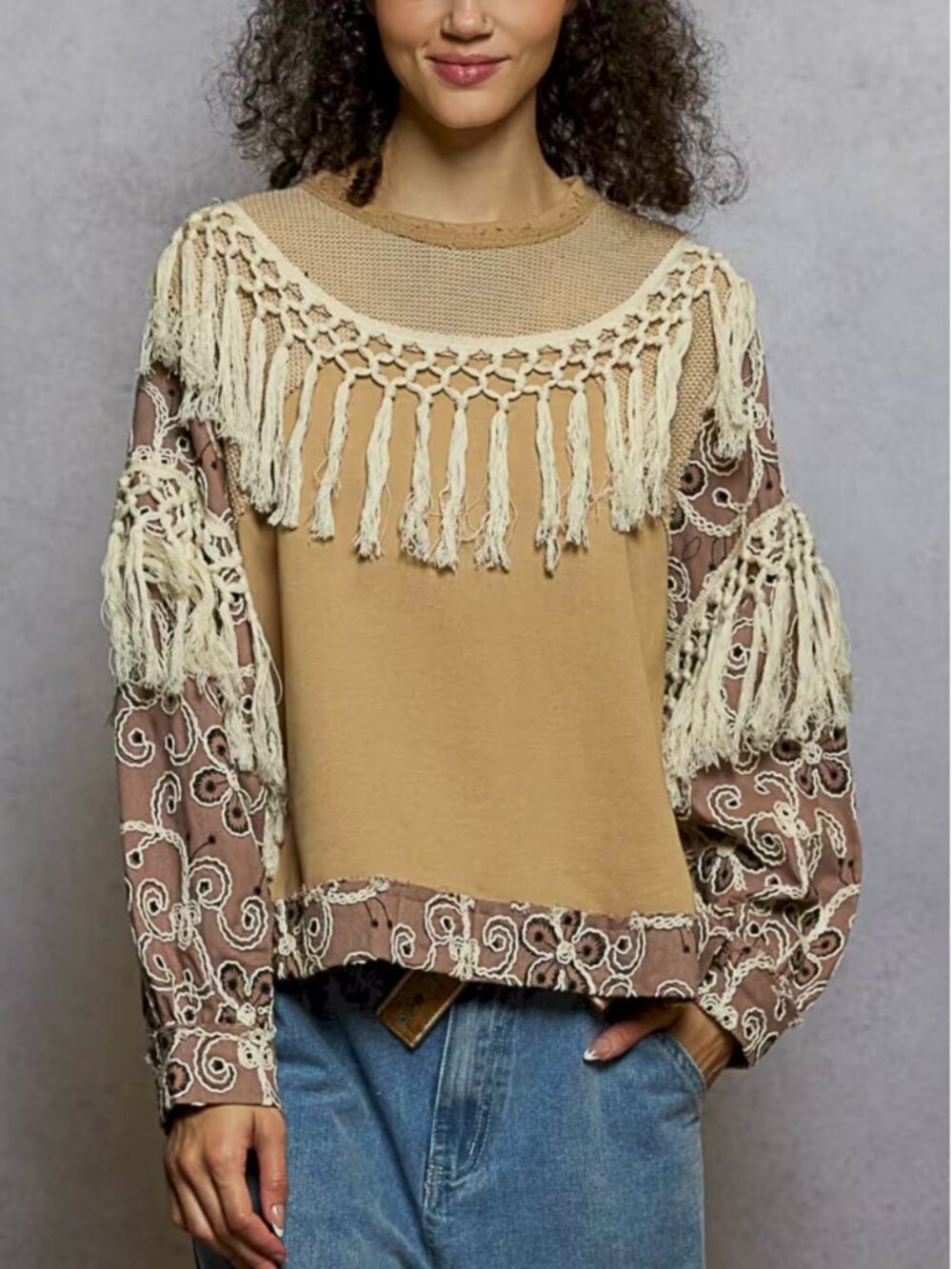 POL FRINGE EMBROIDERED TOP